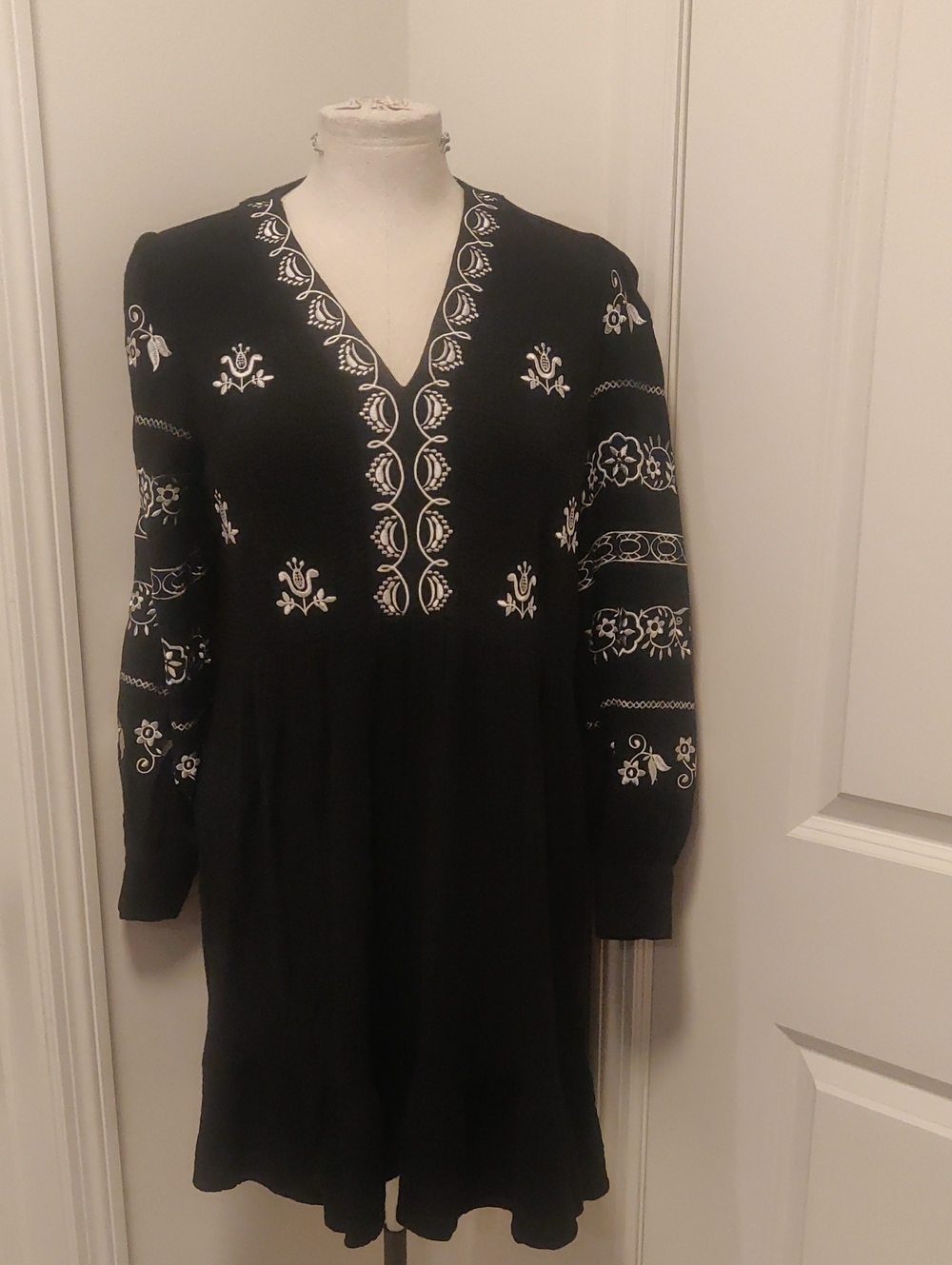 Saks Fifth Avenue Black Long-Sleeve Y2K Embroidered V-Neck Cotton Mini Dress Ret